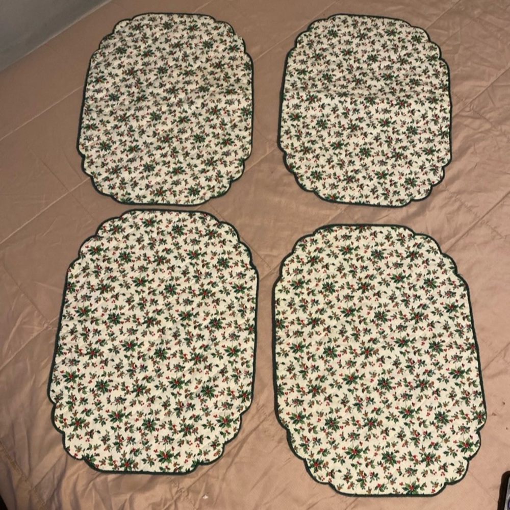 Vintage Christmas Placemats Set Of 4 Quilted